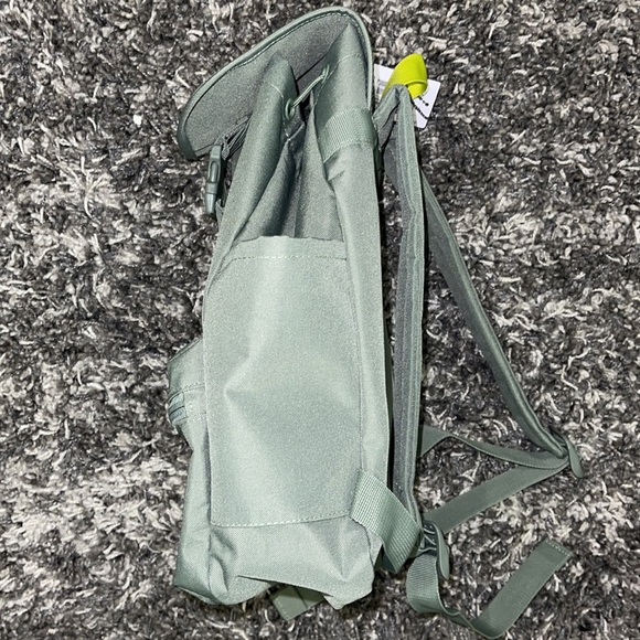 New VOLCOM Vol Stone Drawstring Bag (Backpack) in Light Army Green - Picture 11 of 15